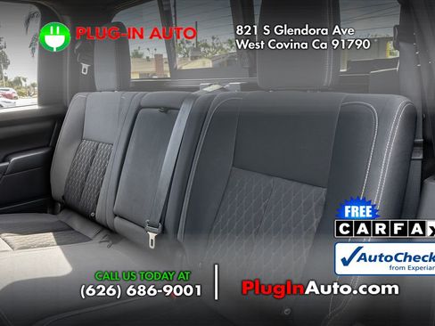 Used 2019 Nissan Titan SV w/ SV Convenience Package image 12
