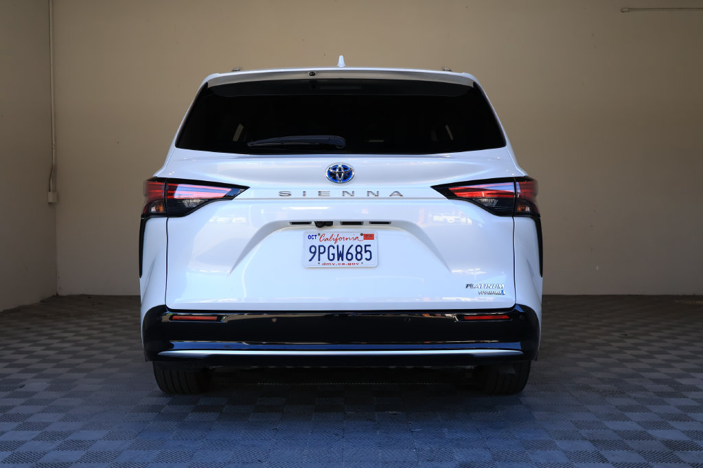 Used 2024 Toyota Sienna Platinum FWD image 11