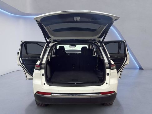 Used 2023 Jeep Grand Cherokee Limited image 12