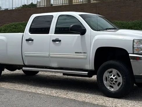 Used 2014 Chevrolet Silverado 2500 LT AWD/4WD image 3