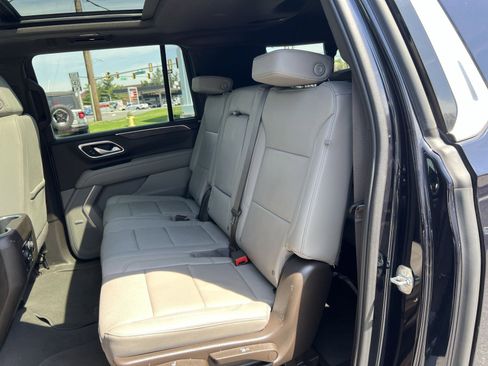 Used 2023 Chevrolet Suburban LT w/ LT Signature Package AWD/4WD image 33