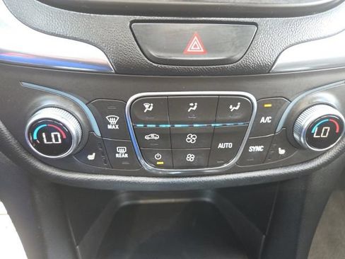 Used 2018 Chevrolet Equinox LT w/ Sun & Infotainment Package AWD/4WD image 29