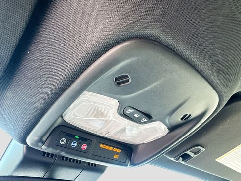 Used 2024 Chevrolet Colorado Z71 w/ Z71 Convenience Package 2 image 19