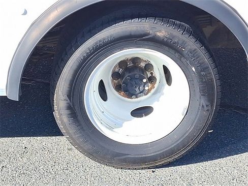 Used 2022 Ford E-350 and Econoline 350 Super Duty w/ Power Windows & Locks Group image 21