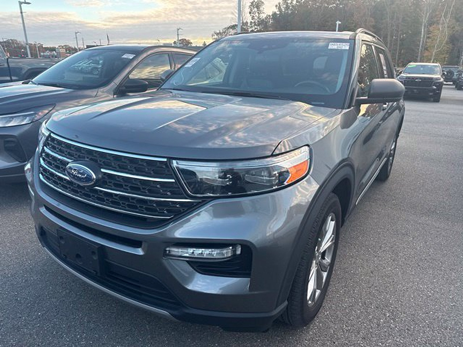 Used 2023 Ford Explorer XLT w/ Equipment Group 202A AWD/4WD image 2