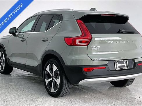 Certified 2025 Volvo XC40 B5 Plus AWD/4WD image 15