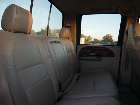 Used 2006 Ford F250 Lariat image 26