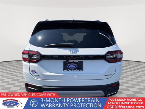 Used 2025 Honda Pilot Touring image 2