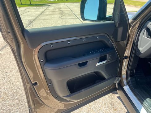 New 2026 Land Rover Defender 130 X-Dynamic SE AWD/4WD image 10