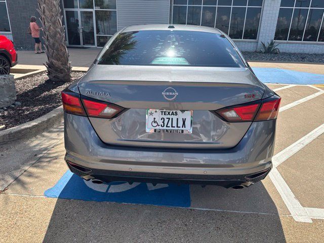 Used 2024 Nissan Altima 2.5 SR w/ SR Premium Package FWD image 12