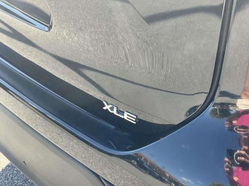 Used 2023 Toyota Highlander XLE image 8