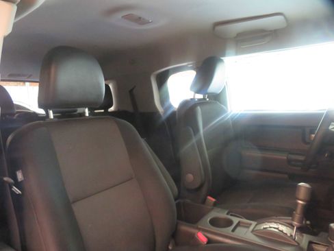 Used 2014 Toyota FJ Cruiser 4WD w/ Upgrade Package image 26