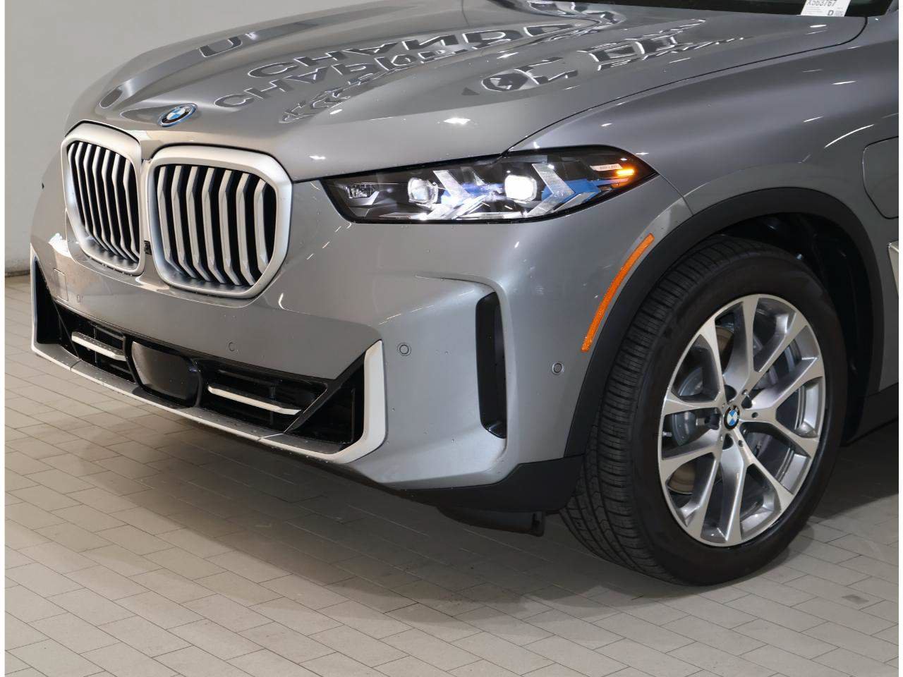Used 2026 BMW X5 xDrive50e w/ Premium Package AWD/4WD image 2