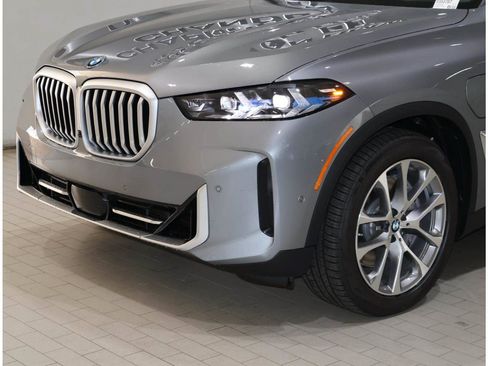 Used 2026 BMW X5 xDrive50e w/ Premium Package AWD/4WD image 2