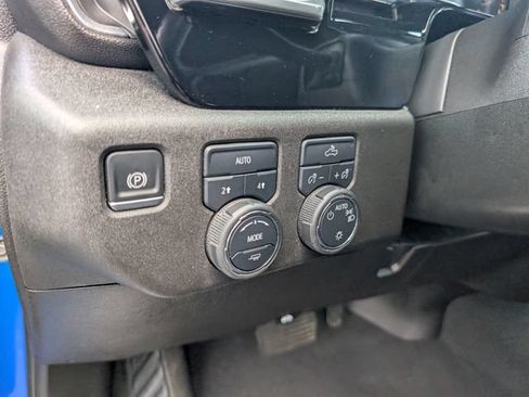 Used 2025 Chevrolet Silverado 1500 LT AWD/4WD image 17
