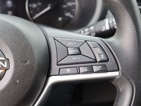 Used 2022 Nissan Kicks SV FWD image 13