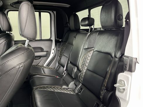 Used 2023 Jeep Gladiator Overland image 15