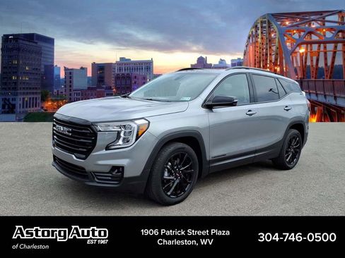 Used 2024 GMC Terrain SLT w/ Elevation Edition image 7