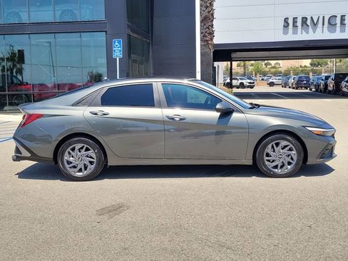 Used 2024 Hyundai Elantra SEL FWD image 32