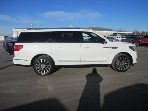 Used 2020 Lincoln Navigator L Reserve w/ Luxury Package image 3