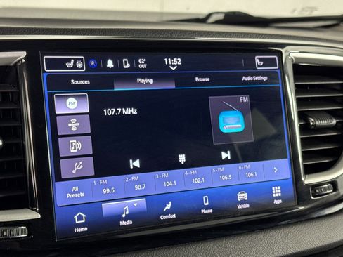 Used 2024 Chrysler Pacifica Touring-L FWD image 16