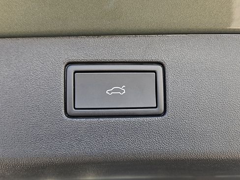 New 2026 Volkswagen Tiguan SEL R-Line image 9