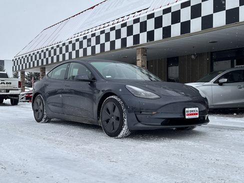 Used 2022 Tesla Model 3 Long Range image 2