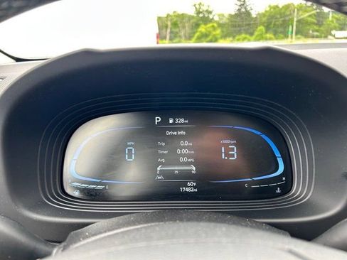 Used 2023 Hyundai Venue SEL w/ Cargo Package FWD image 17