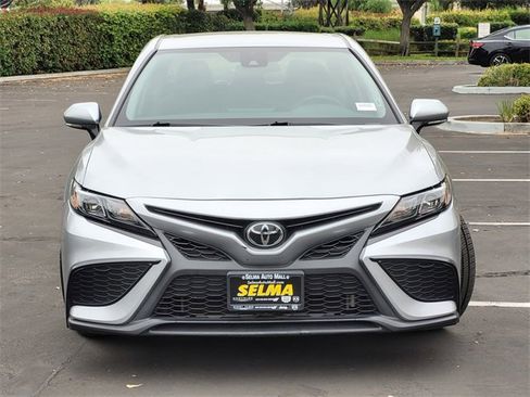 Used 2024 Toyota Camry SE image 3