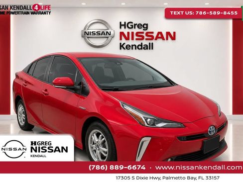 Used 2022 Toyota Prius XLE FWD image 1