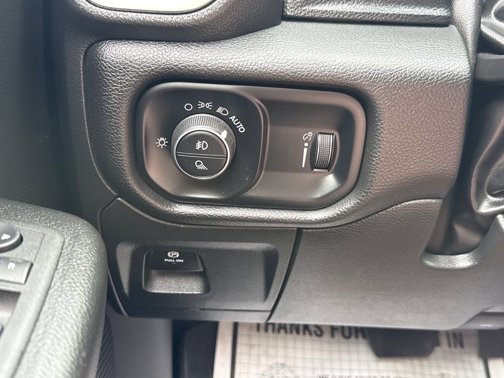 Used 2024 RAM 1500 Big Horn AWD/4WD image 32