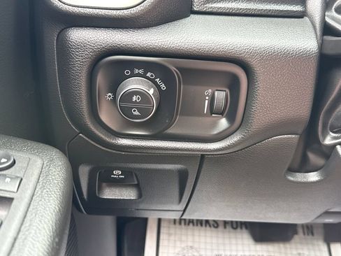 Used 2024 RAM 1500 Big Horn AWD/4WD image 32