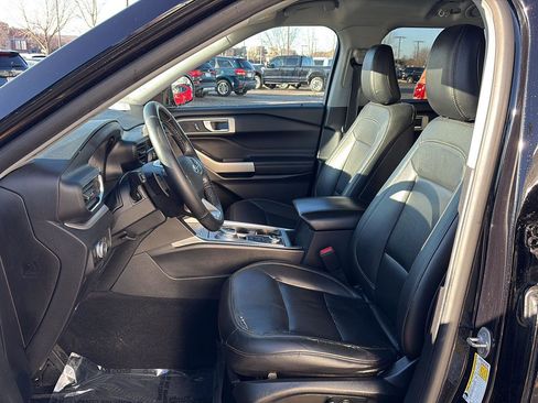 Used 2020 Ford Explorer XLT w/ Equipment Group 202A image 16