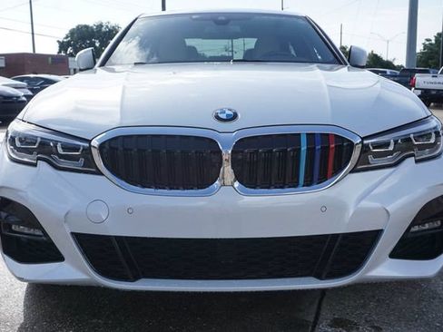 Used 2021 BMW 330i Sedan w/ M Sport Package RWD image 9
