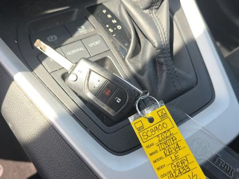 Used 2022 Toyota RAV4 LE FWD image 23