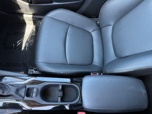 Used 2025 Toyota Corolla Cross XLE w/ Convenience Package FWD image 14