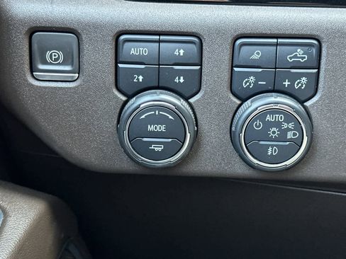 Used 2022 Chevrolet Silverado 1500 LTZ w/ LTZ Premium Package image 33