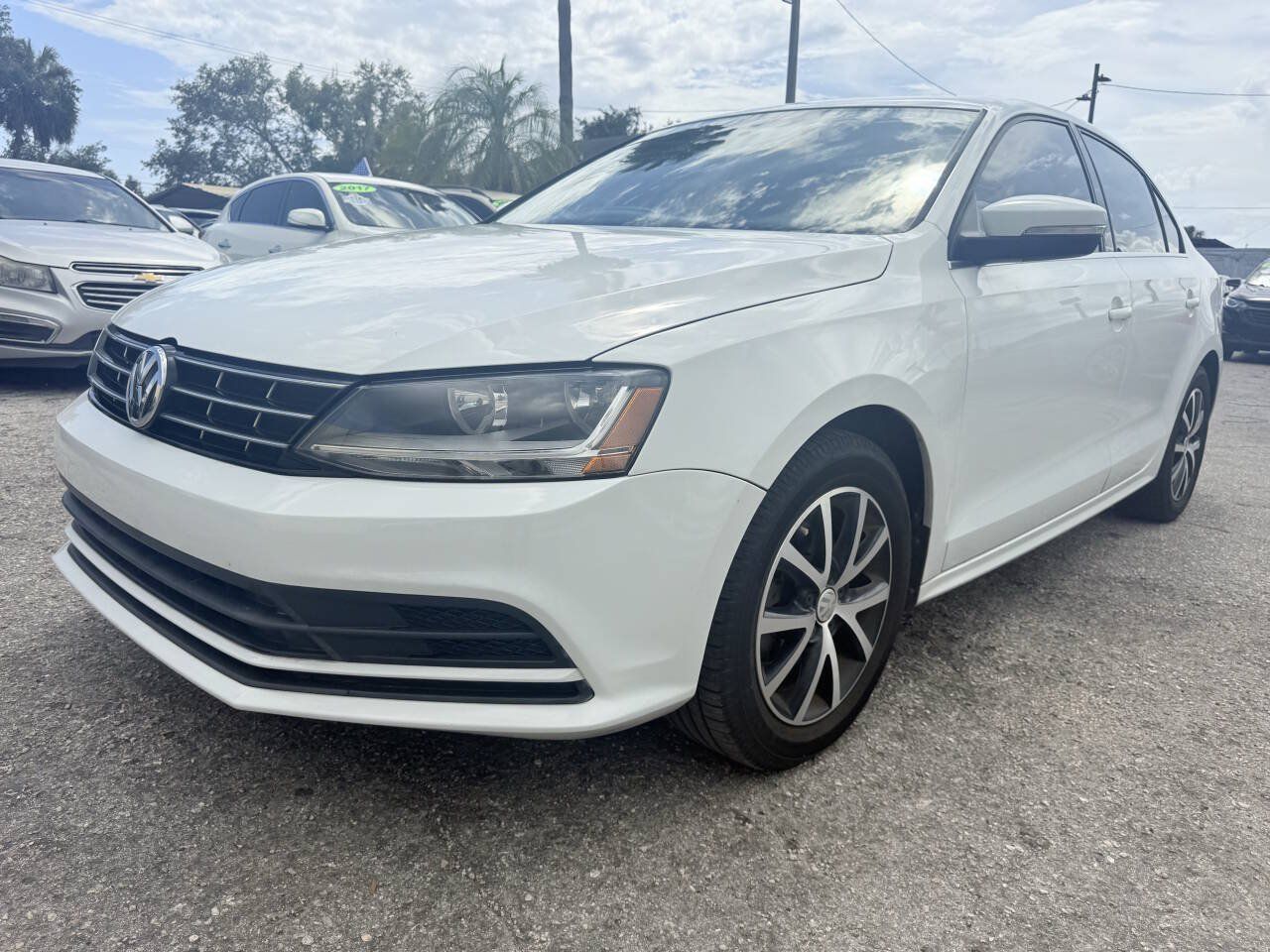 Used 2018 Volkswagen Jetta SE FWD image 3