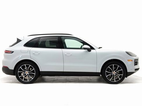 New 2025 Porsche Cayenne image 32