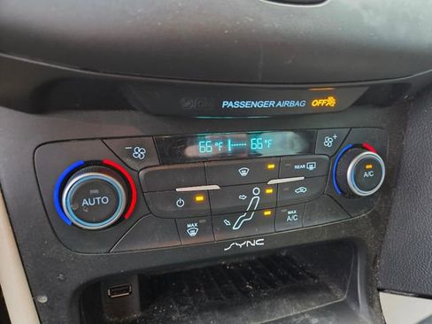 Used 2018 Ford Focus SE image 12