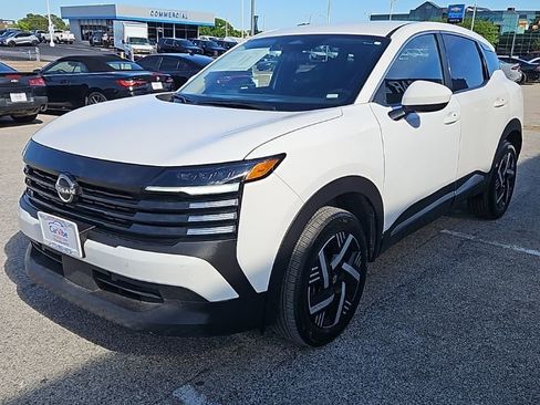 Used 2025 Nissan Kicks SV image 3