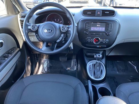 Used 2017 Kia Soul + FWD image 10