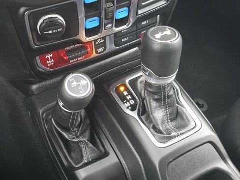 Used 2024 Jeep Wrangler Unlimited Rubicon 4xe image 25