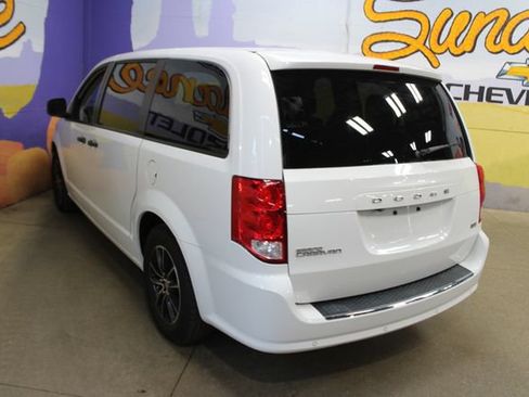 Used 2019 Dodge Grand Caravan SE w/ Rear Park Assist Package FWD image 6