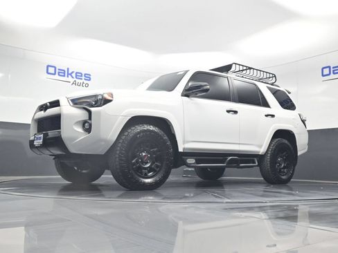 Used 2021 Toyota 4Runner Venture w/ Moonroof Package AWD/4WD image 43