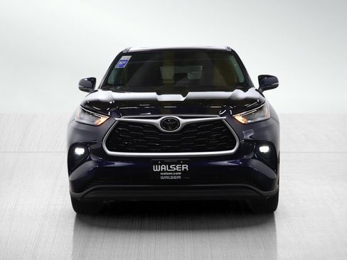 Used 2024 Toyota Highlander XLE image 8
