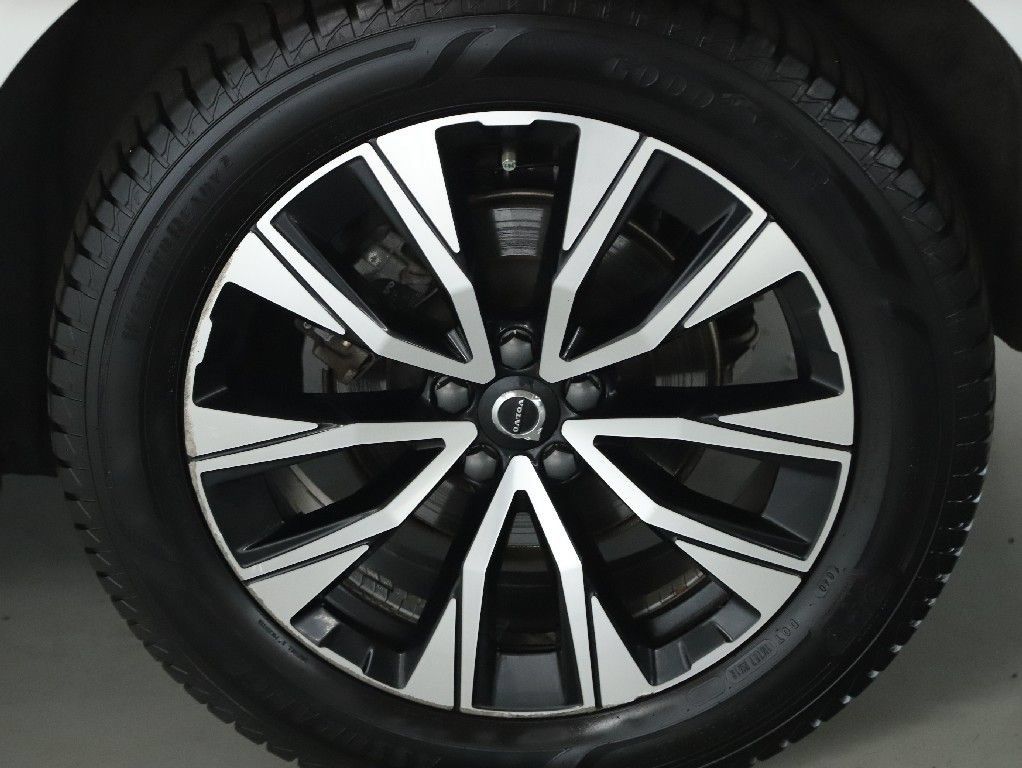 Used 2024 Volvo XC60 B5 Plus AWD/4WD image 41