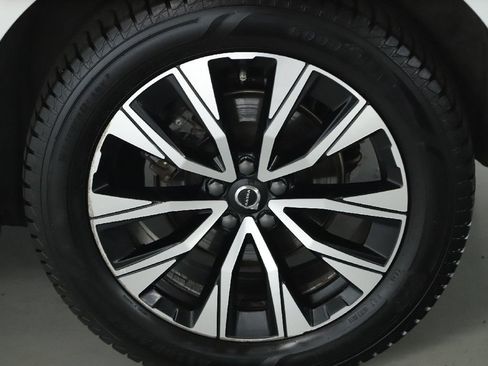 Used 2024 Volvo XC60 B5 Plus AWD/4WD image 41