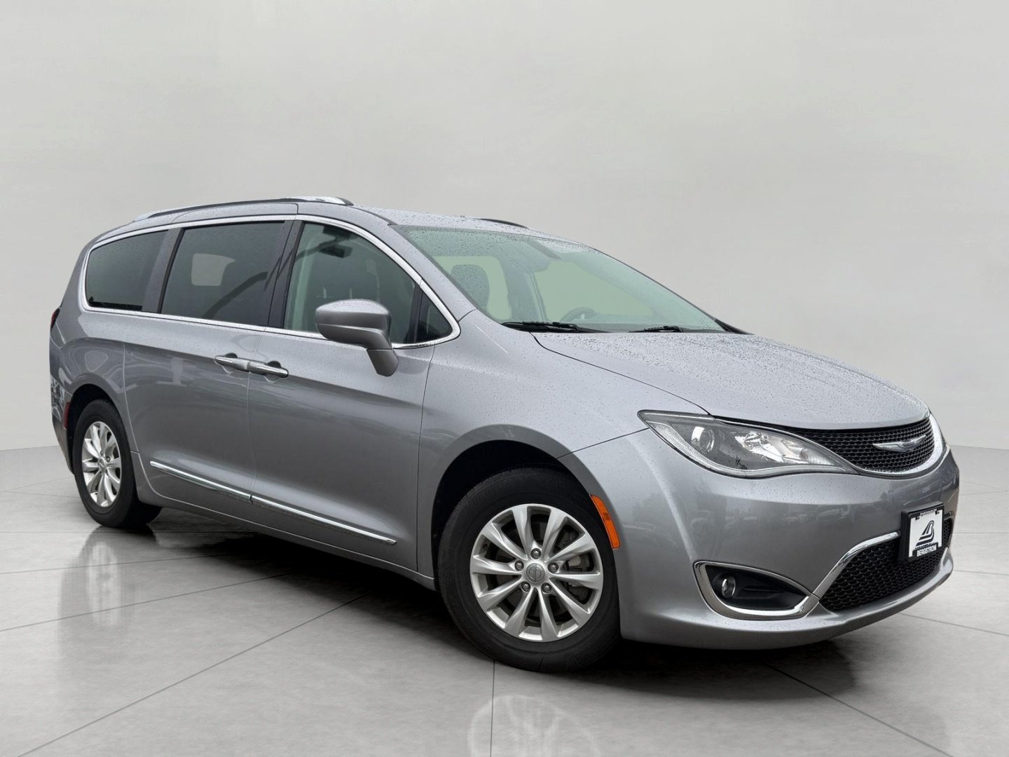 Used 2018 Chrysler Pacifica Touring-L Plus FWD image 1