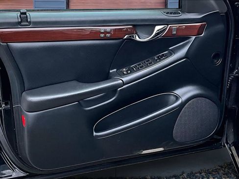 Used 2002 Cadillac De Ville DTS w/ Premium Equipment Pkg image 21